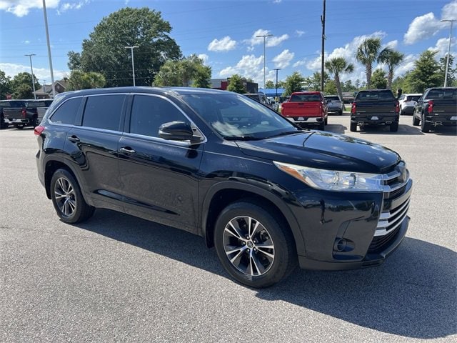 Used 2018 Toyota Highlander LE with VIN 5TDZARFHXJS037206 for sale in Batesburg Leesville, SC