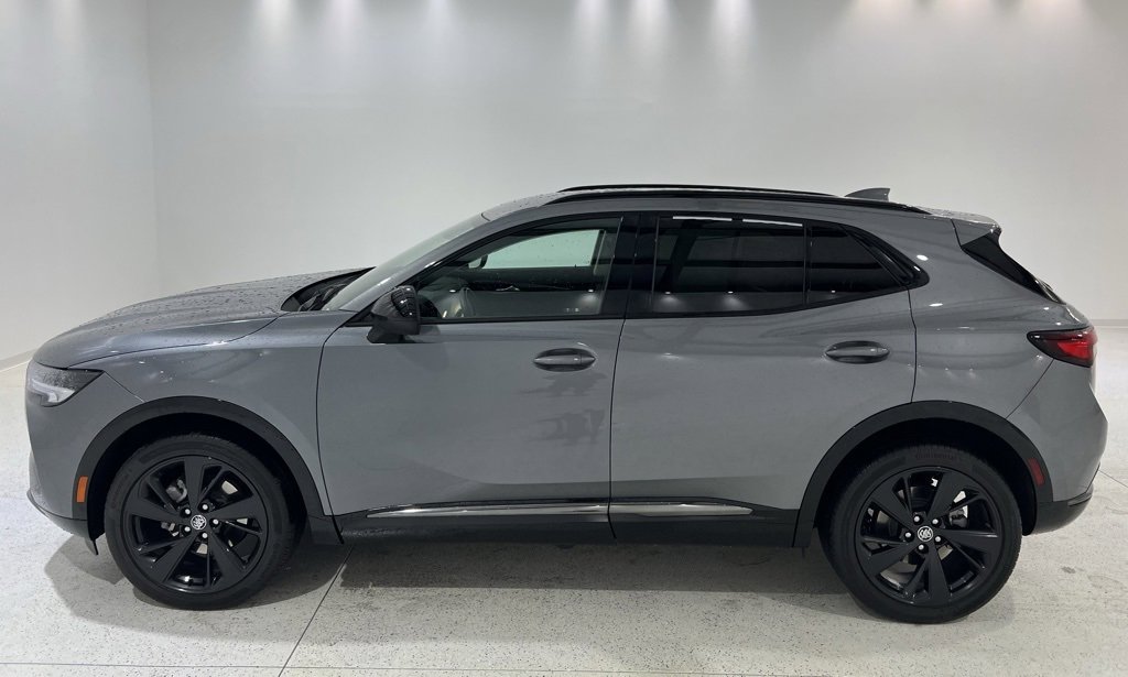 2022 Buick Envision Essence's photo