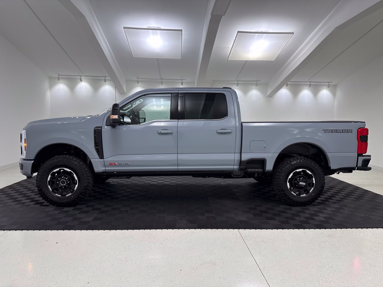 New 2027 Ford F-250SD Platinum Truck