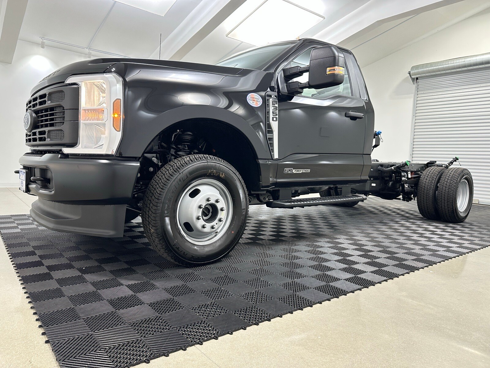 2025 Ford F-350 photo 3