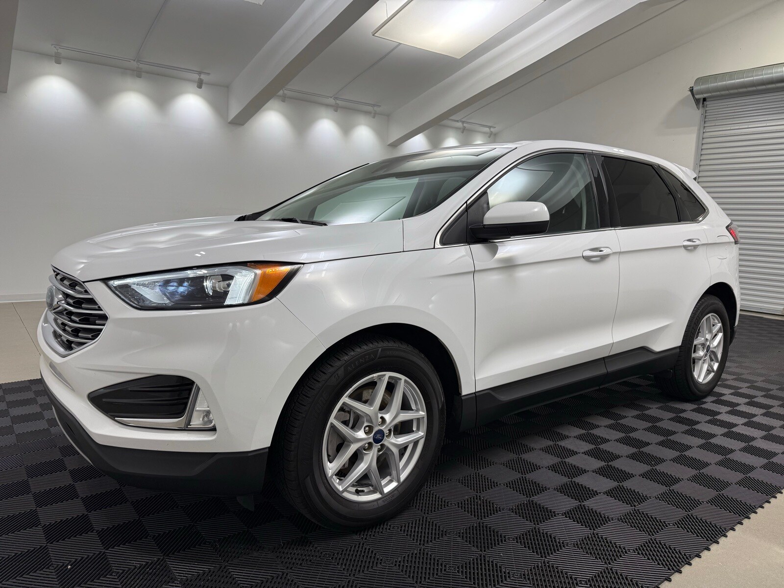 2022 Ford Edge SEL photo 3