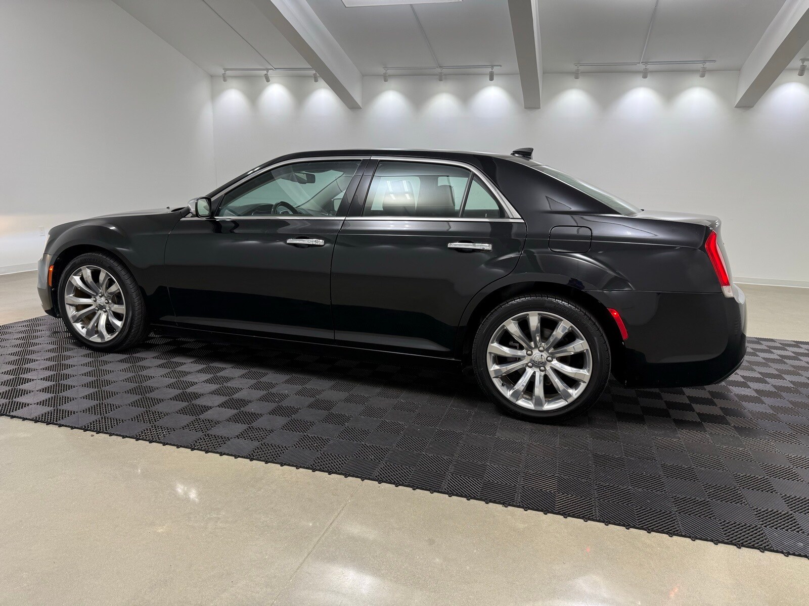 2018 Chrysler 300 Limited photo 4