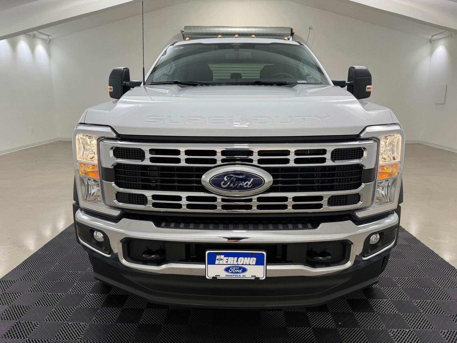 2025 Ford F-450 photo 2