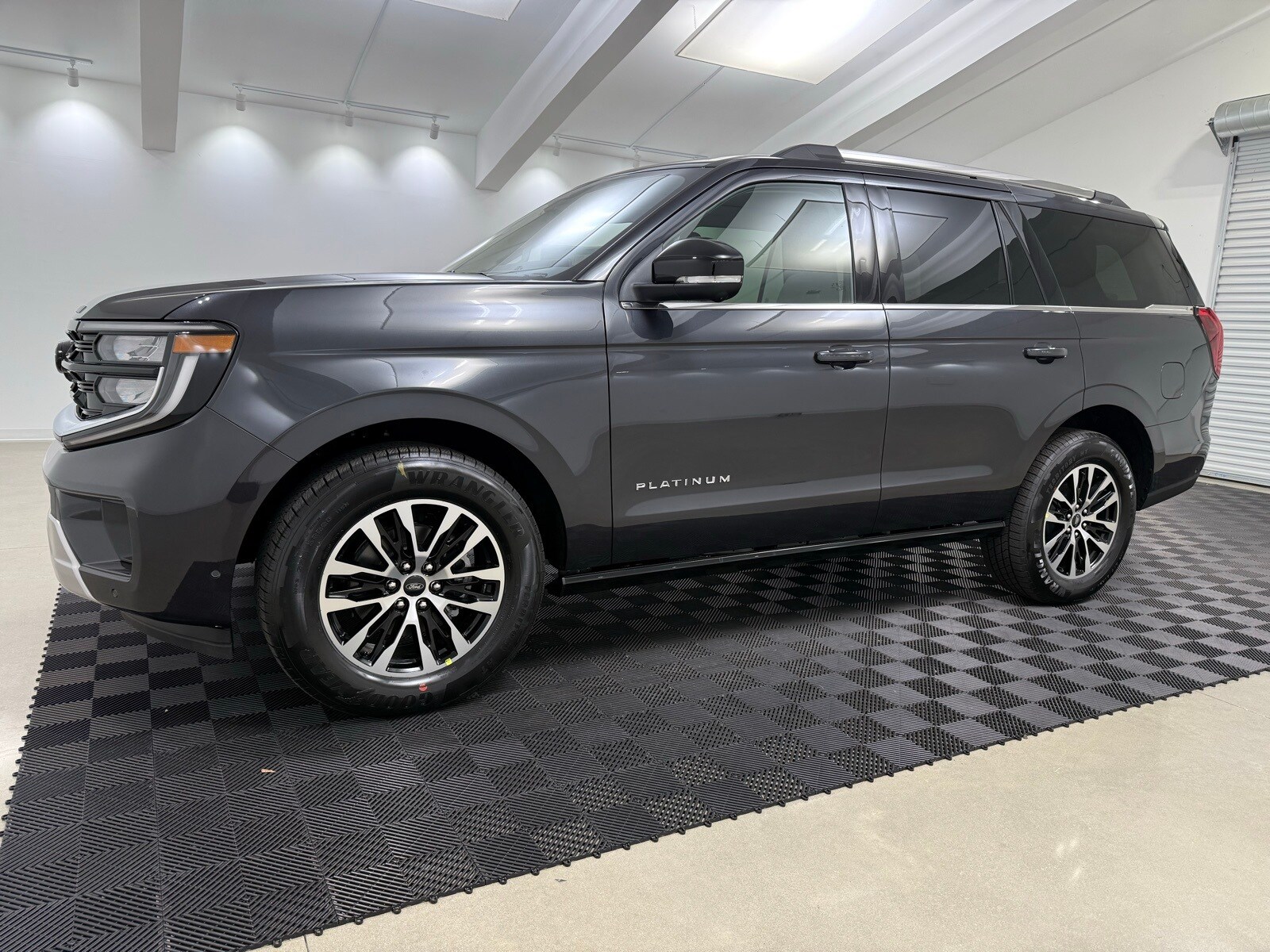 2025 Ford Expedition Platinum photo 3