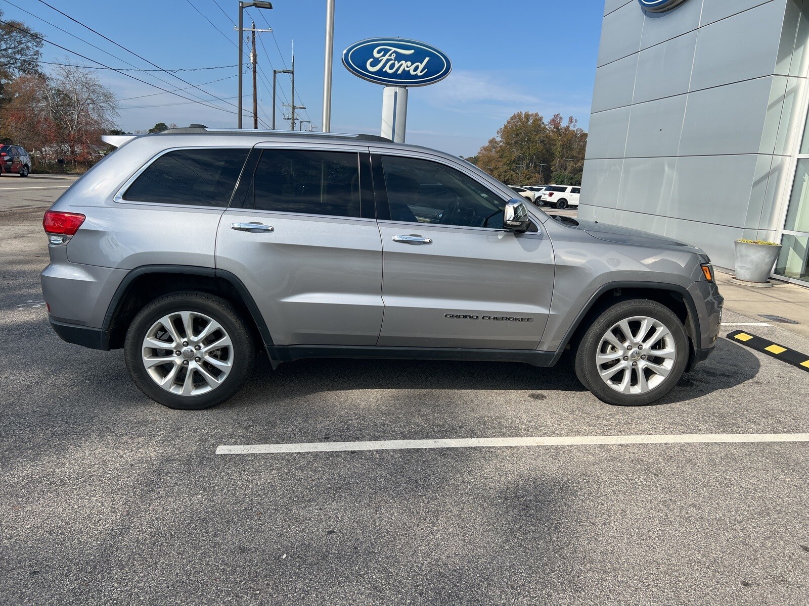 2017 Jeep Grand Cherokee Limited photo 2