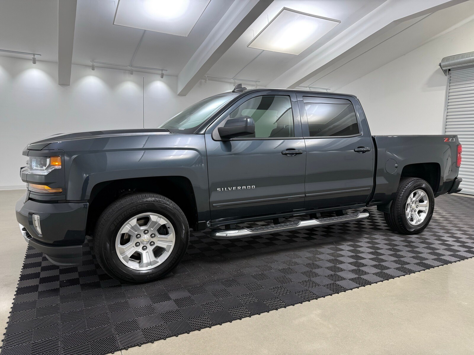 2018 Chevrolet Silverado 1500 LT photo 3