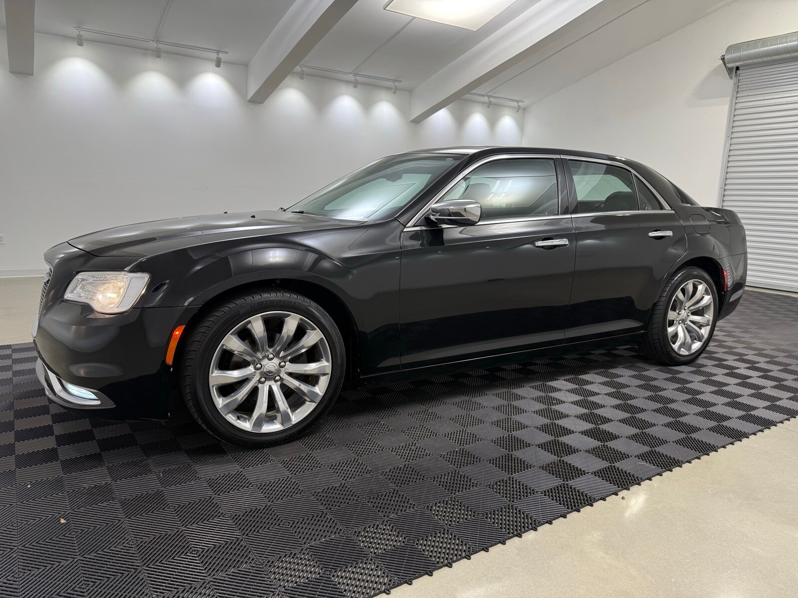 2018 Chrysler 300 Limited photo 3