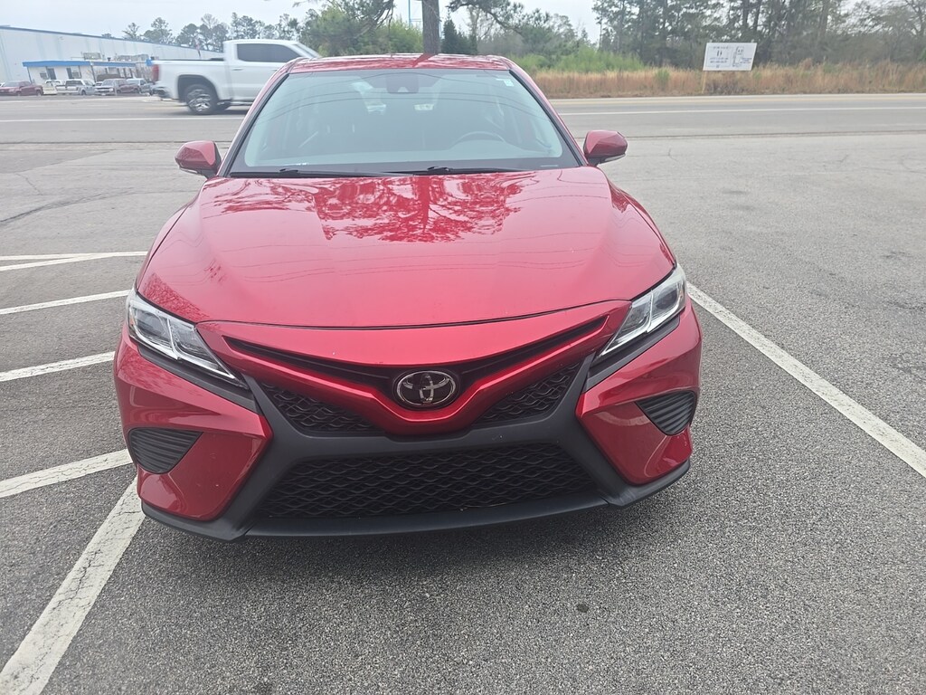 Used 2019 Toyota Camry SE Sedan