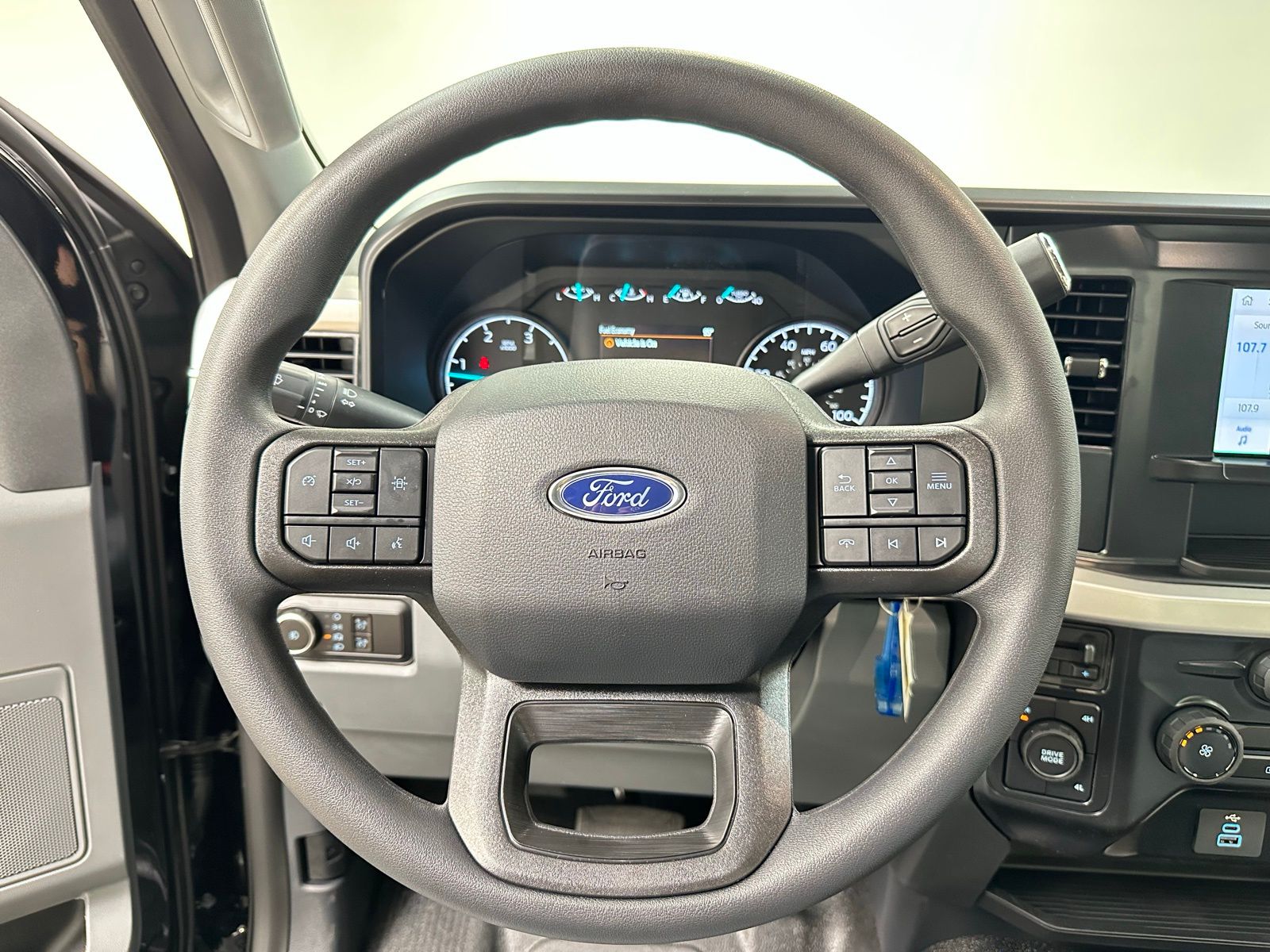 2025 Ford F-350 Super Duty Chassis Cab XL - Photo 18
