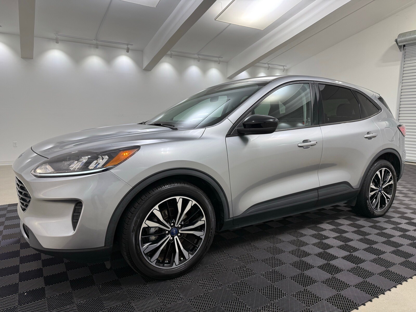 2021 Ford Escape SE photo 2