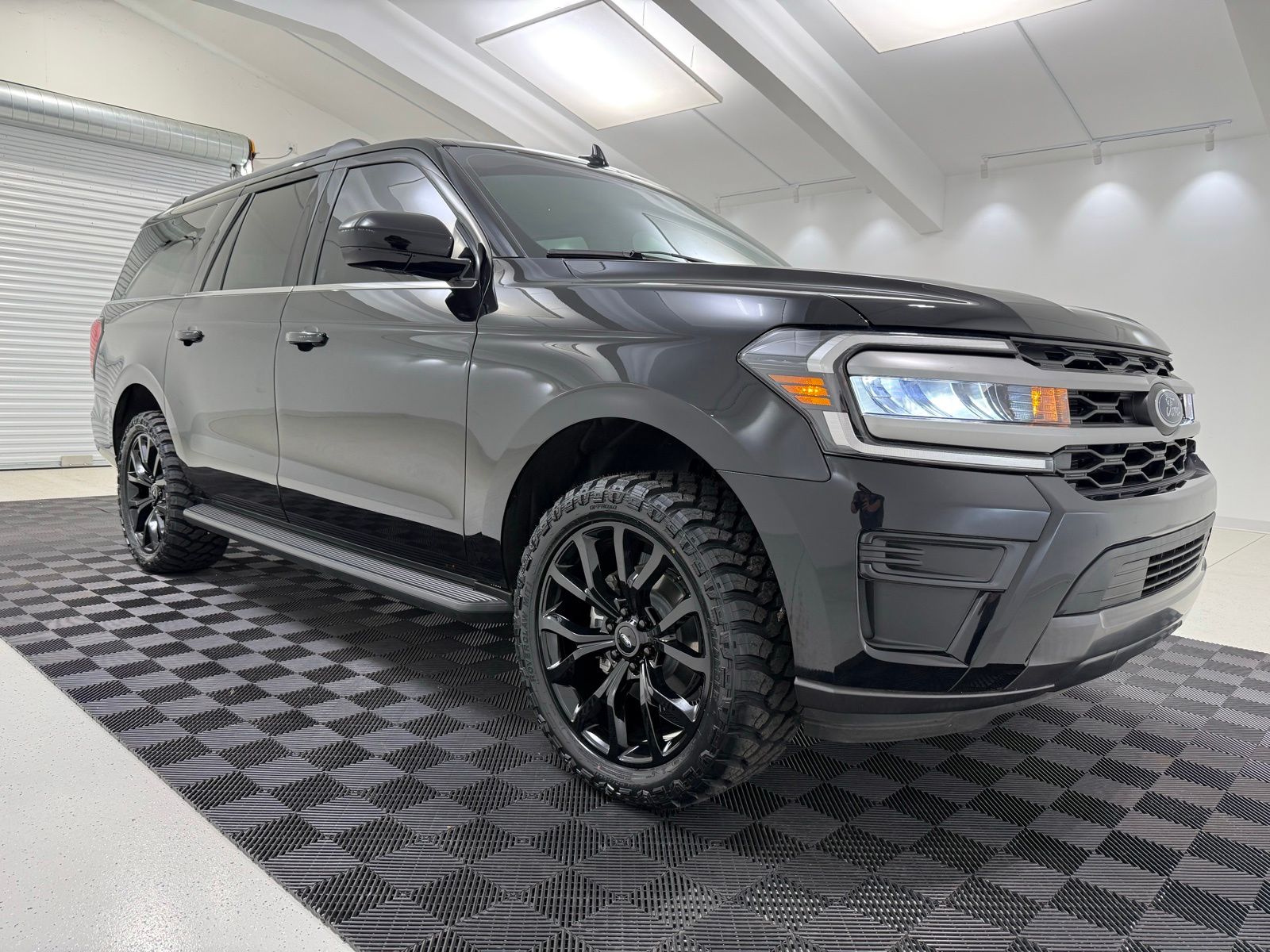 2023 Ford Expedition's photo