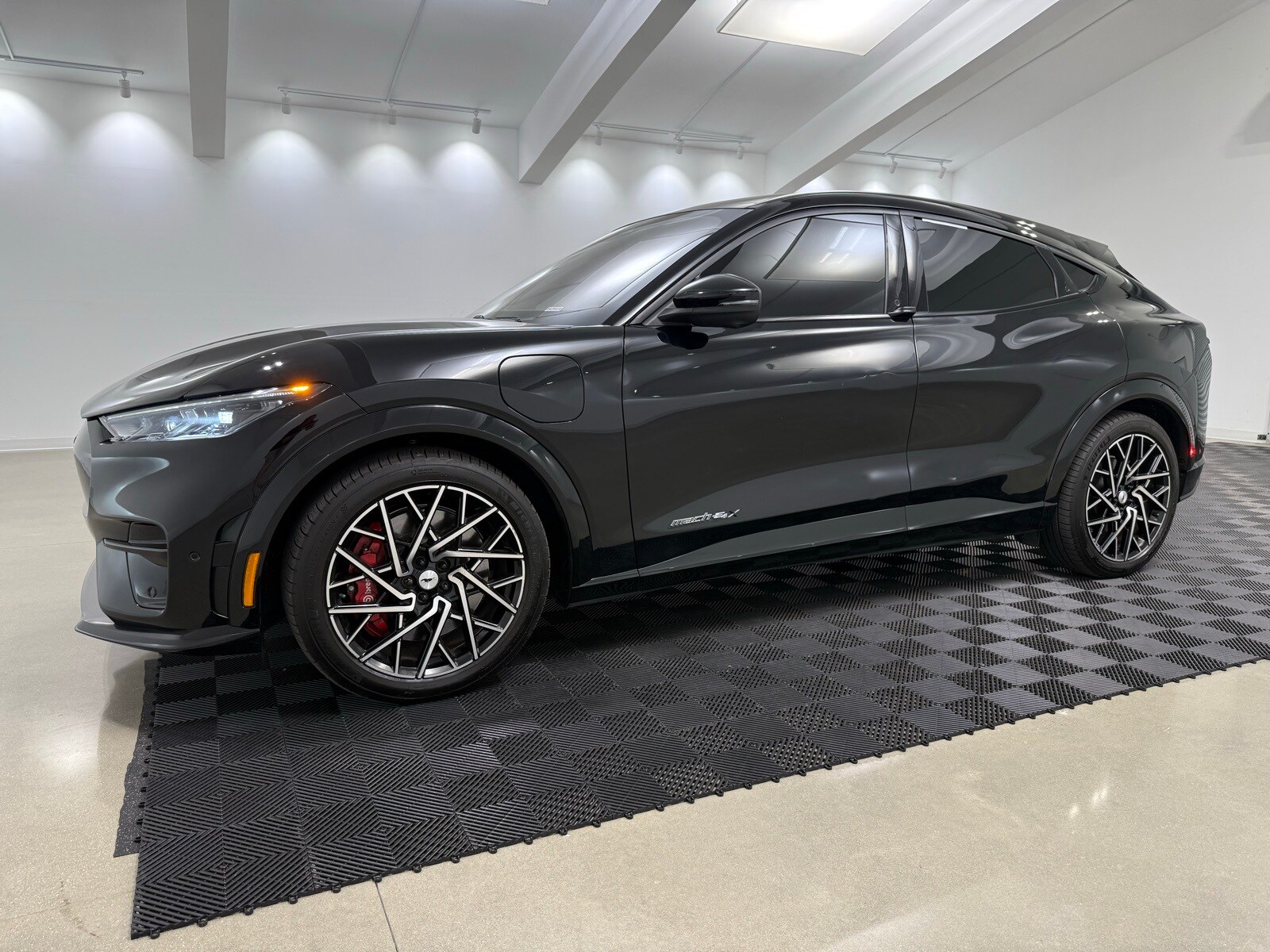 2022 Ford Mustang Mach-E GT photo 3
