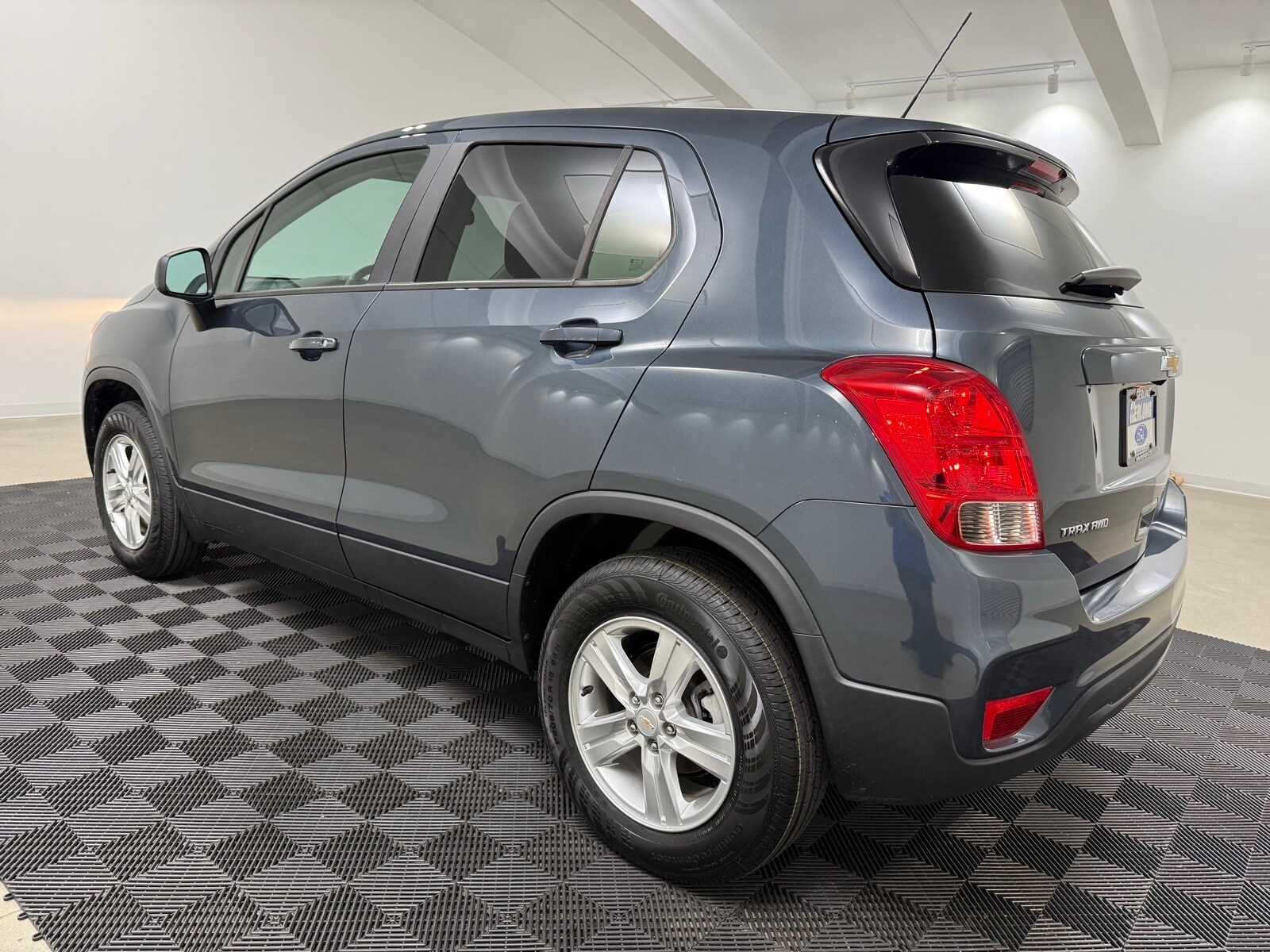 2022 Chevrolet Trax LS photo 3