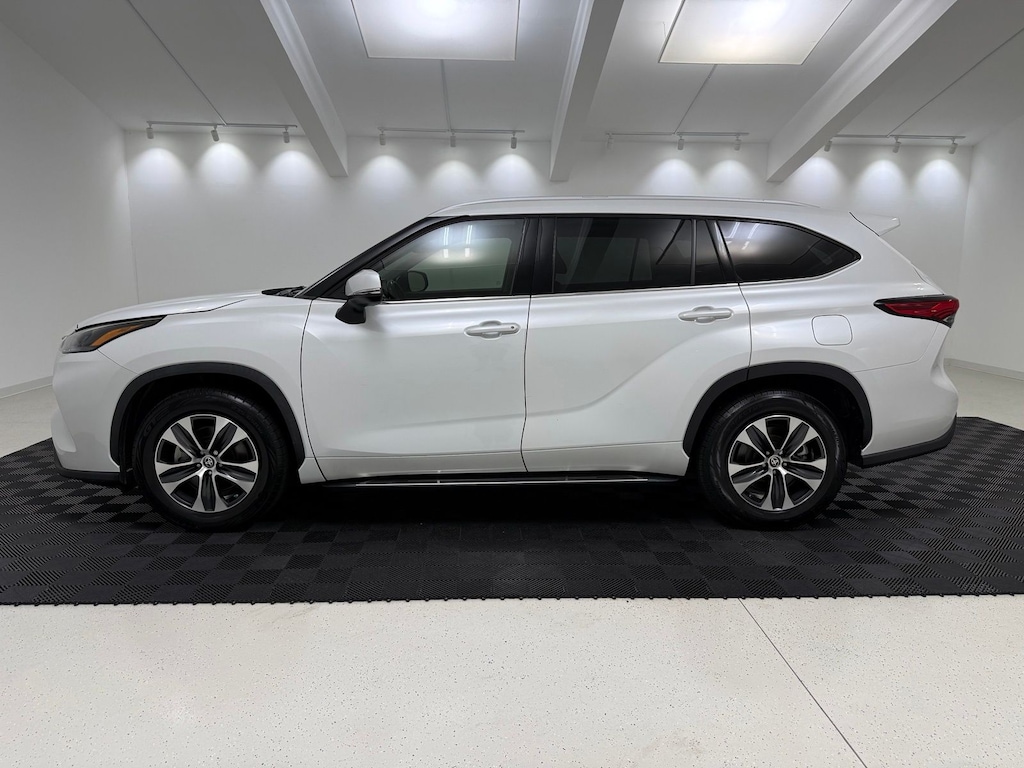 Used 2022 Toyota Highlander XLE SUV