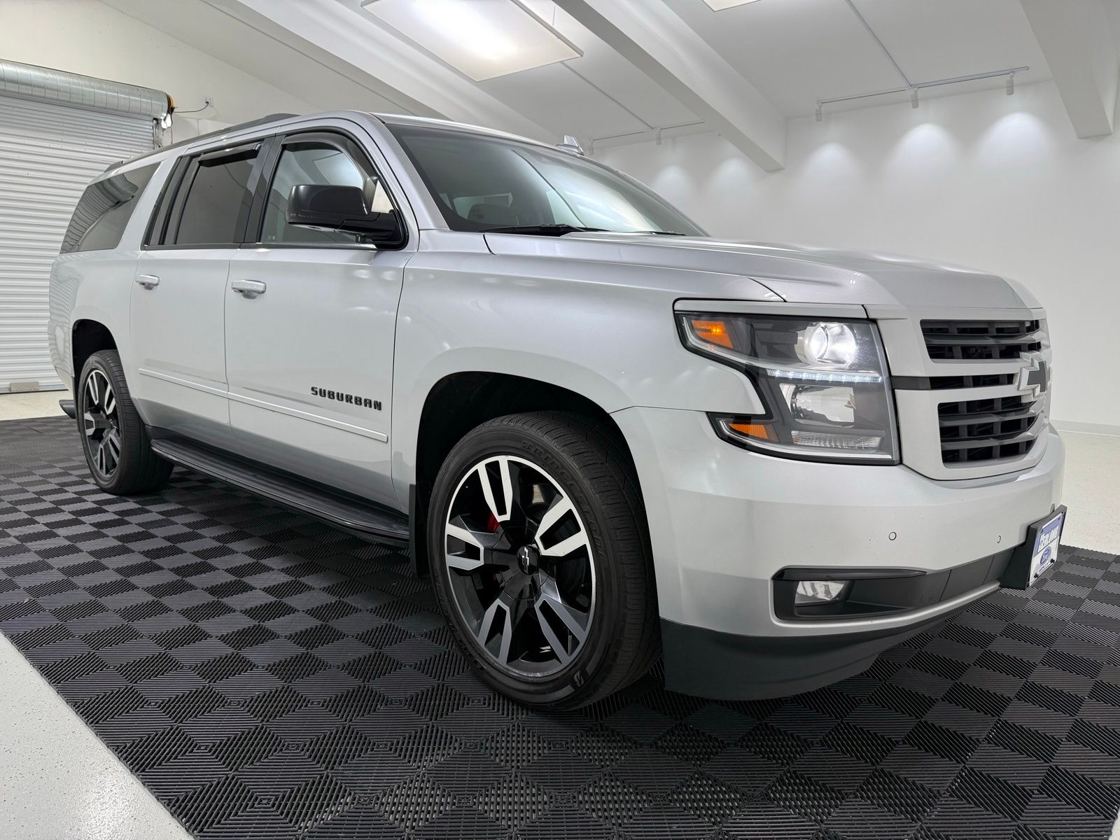 2019 Chevrolet Suburban 4WD 1500 Premier's photo