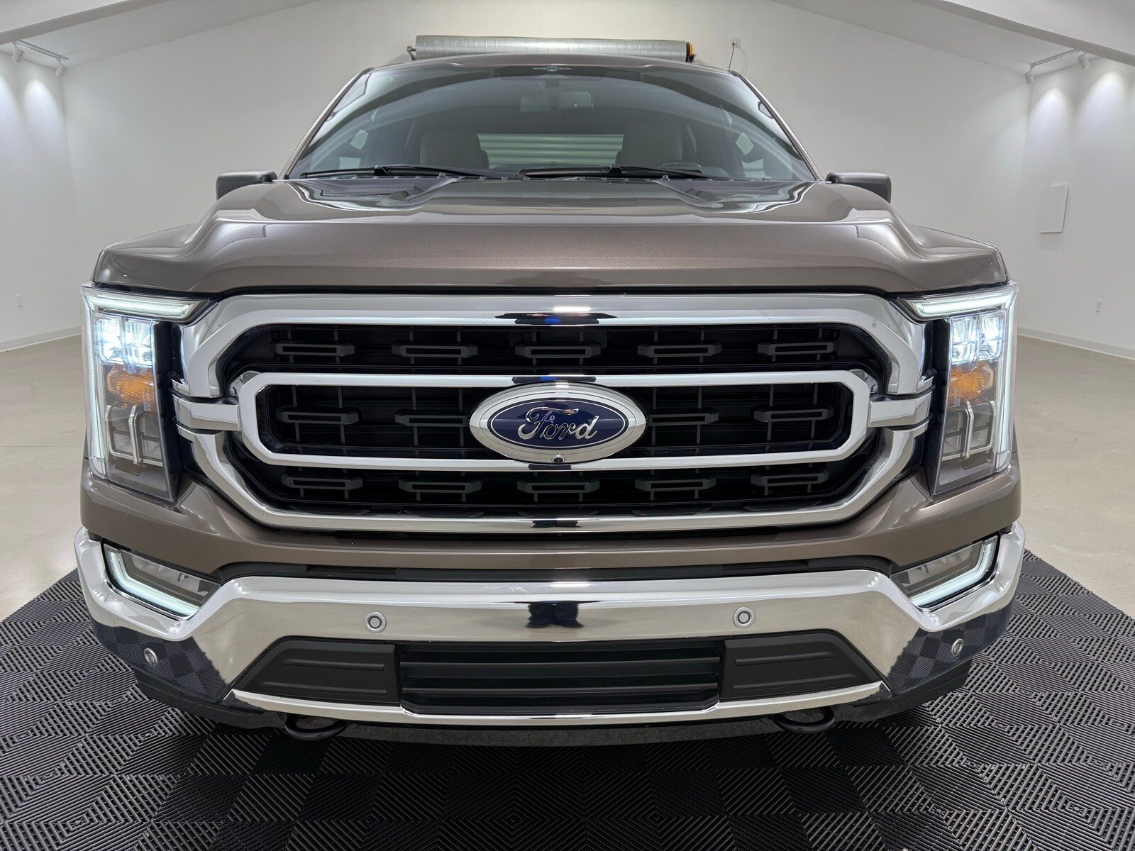 2023 Ford F-150 XLT photo 2