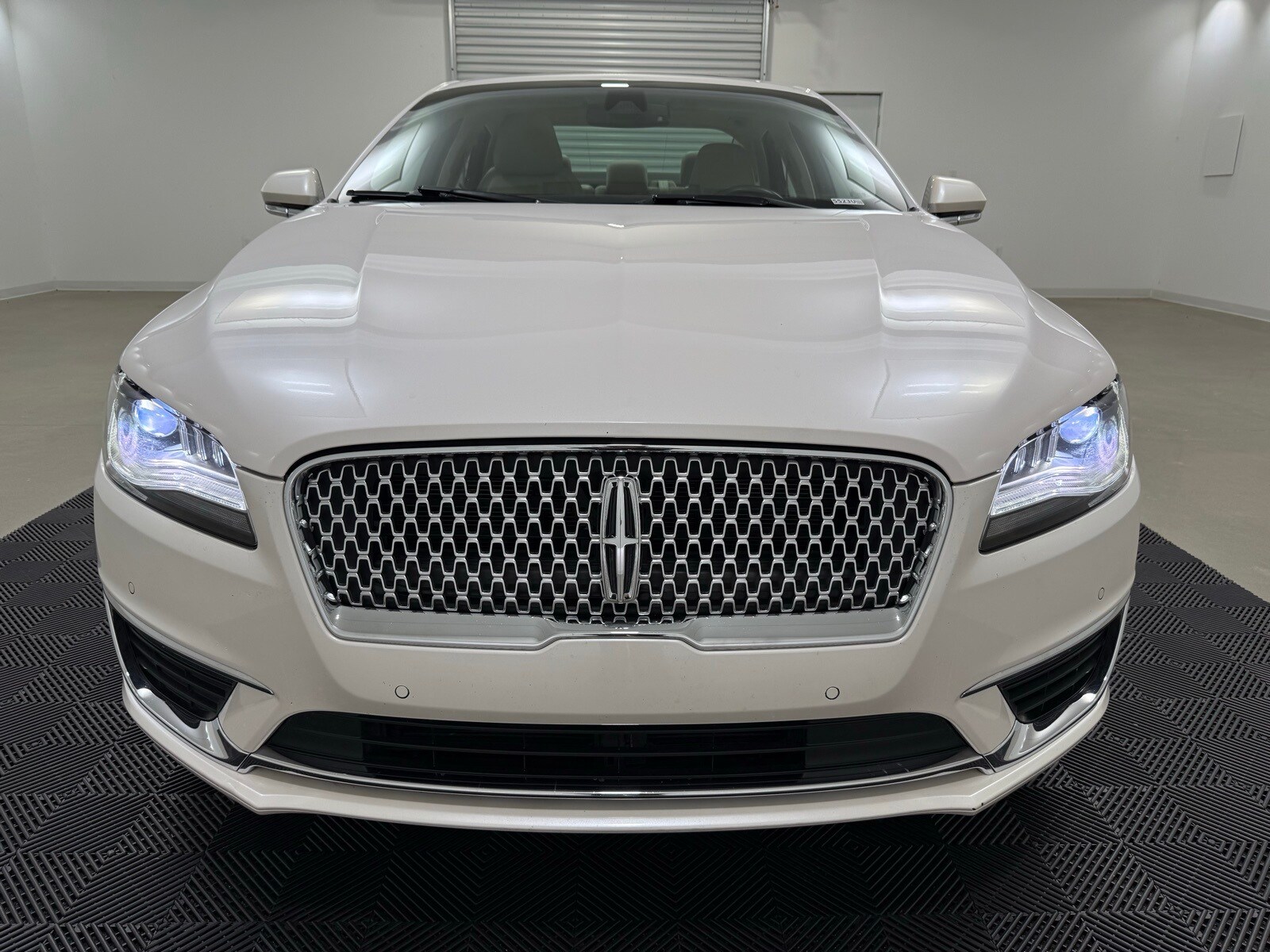 2019 Lincoln MKZ Reserve photo 2