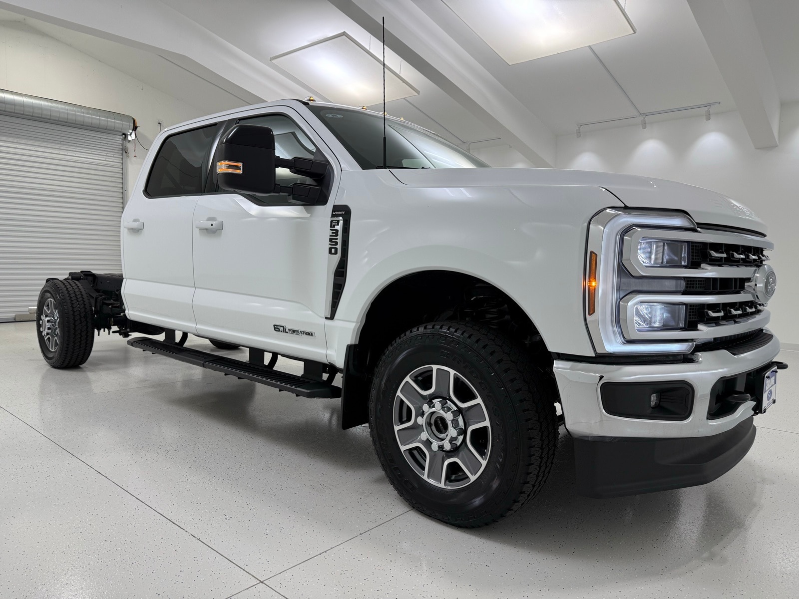 2025 Ford F-350 Super Duty Chassis Cab Lariat's photo