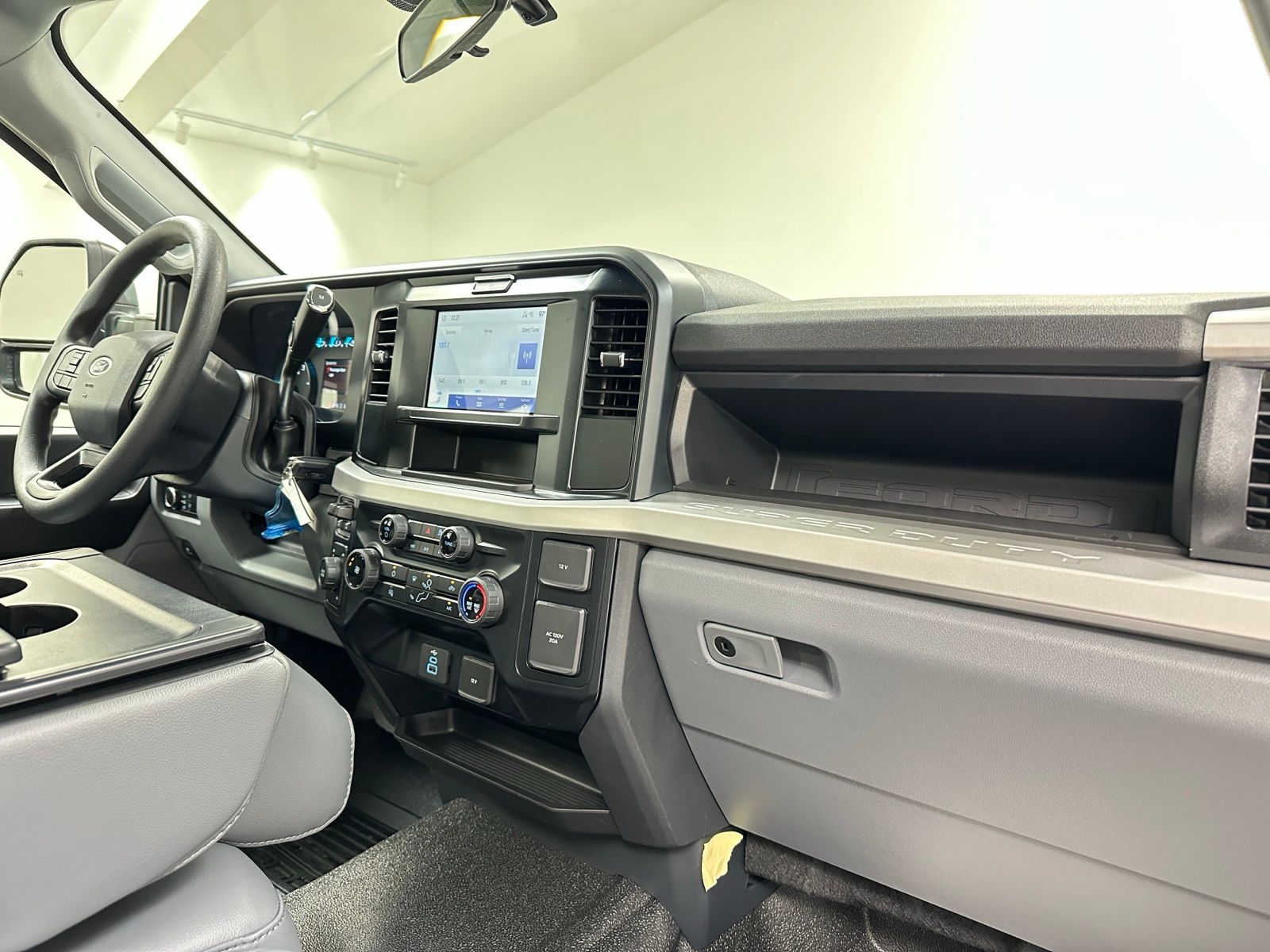2025 Ford F-350 Super Duty Chassis Cab XL - Photo 18
