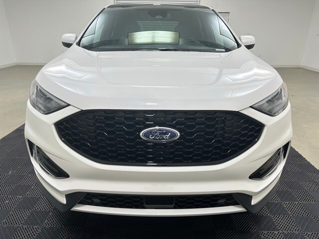 2024 Ford Edge ST photo 2