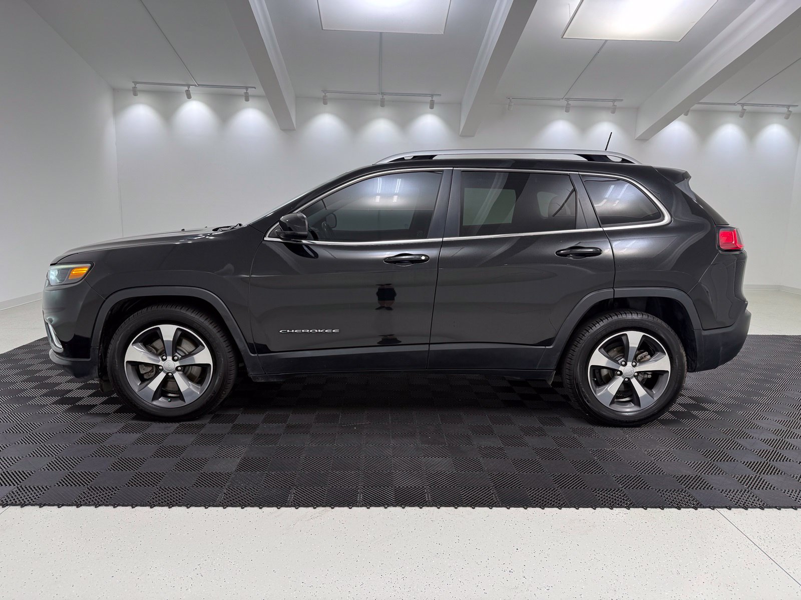 Used 2019 Jeep Cherokee Limited SUV