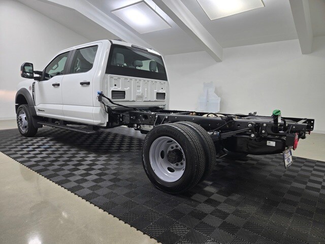 2025 Ford F-550 photo 4