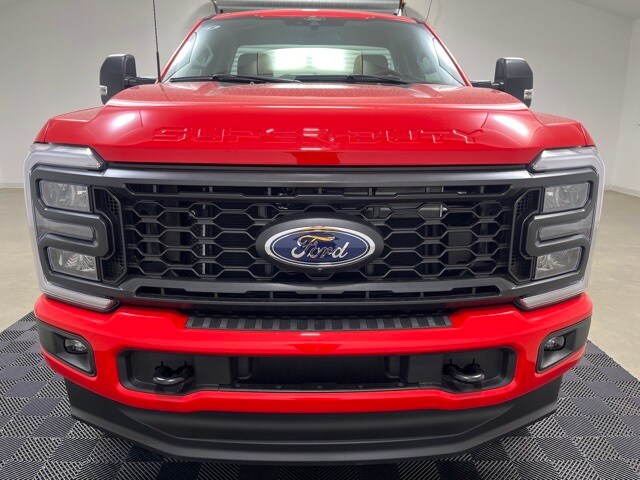 2024 Ford F-350 photo 2