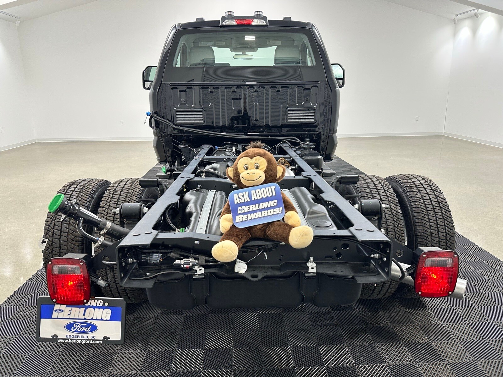 2025 Ford F-350 photo 4