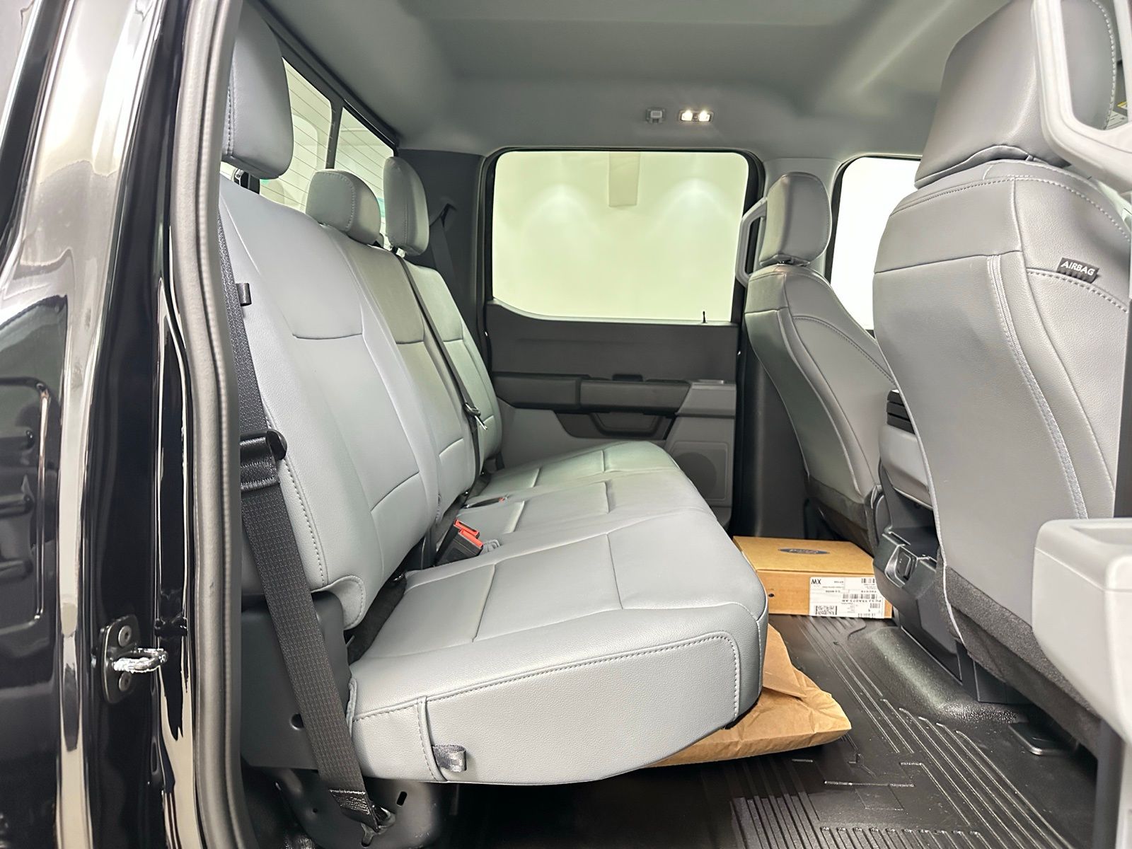 2025 Ford F-350 Super Duty Chassis Cab XL - Photo 19