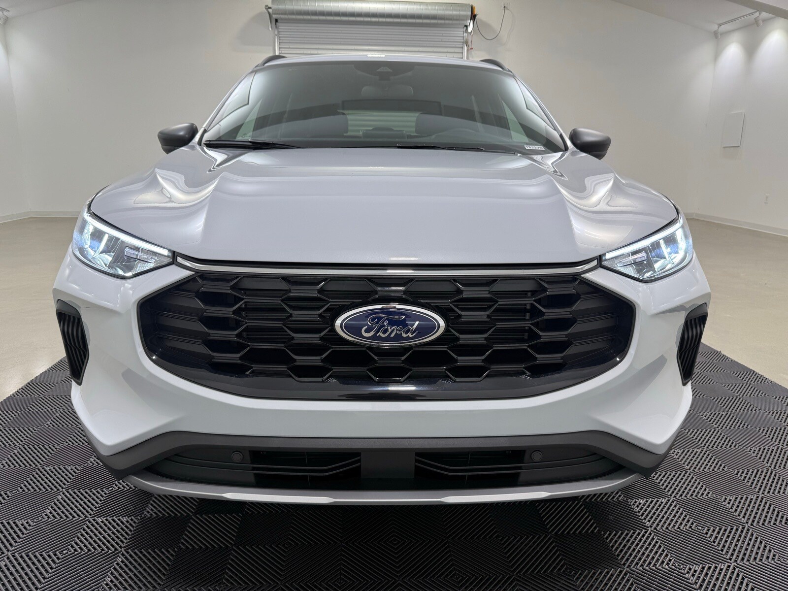 2025 Ford Escape ST-Line photo 2