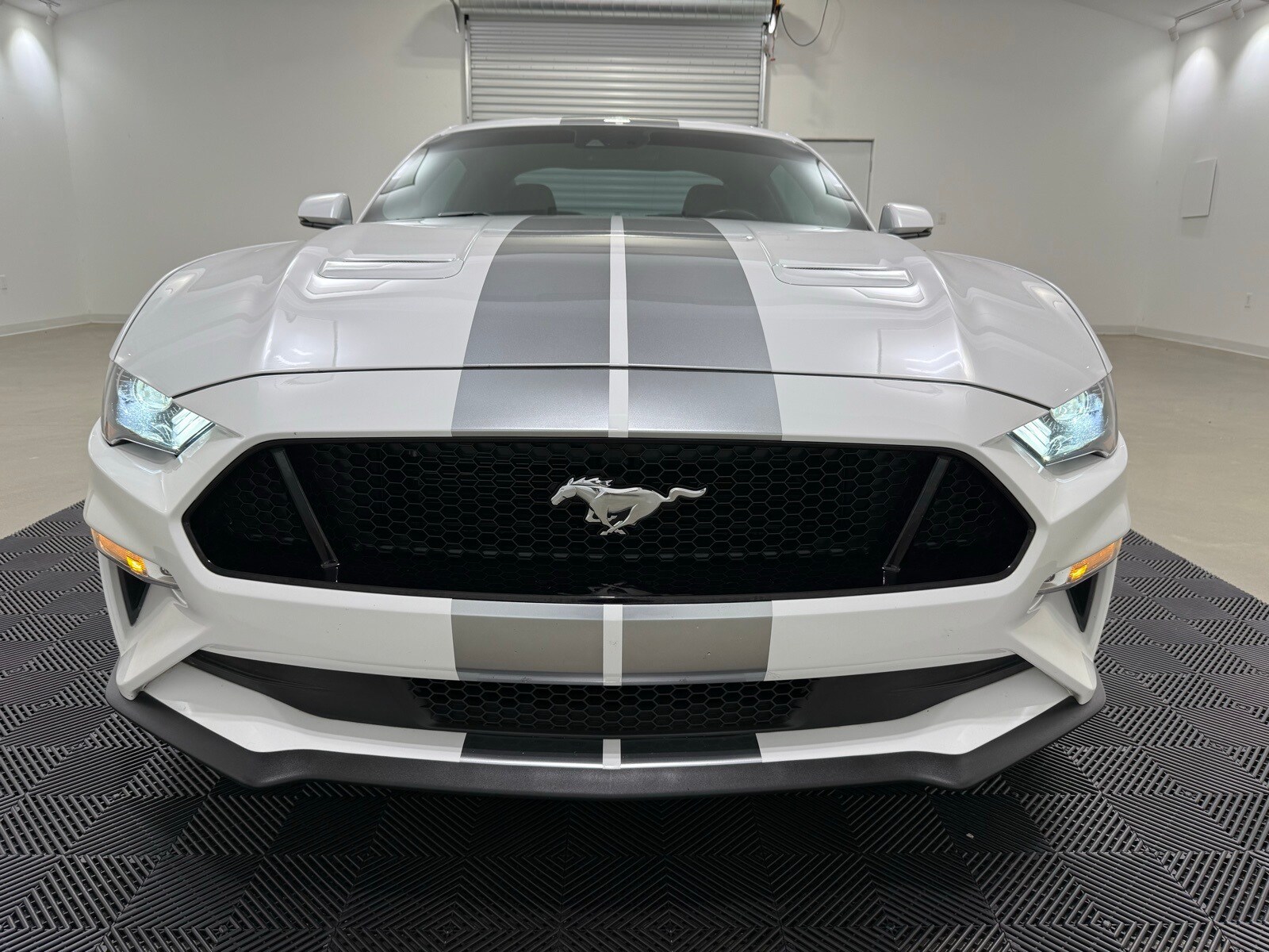 2018 Ford Mustang GT Premium photo 2