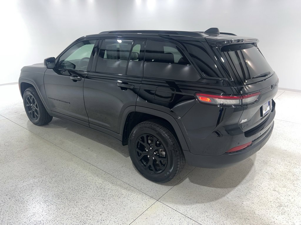 Used 2025 Jeep Grand Cherokee Altitude SUV