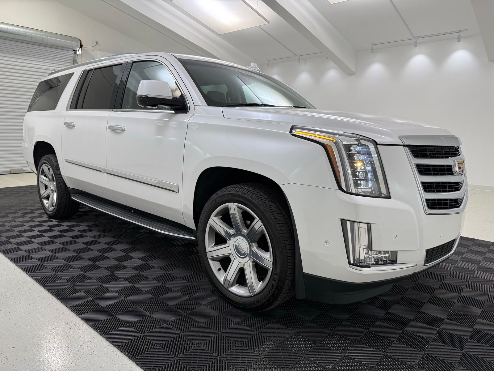 2019 Cadillac Escalade ESV AWD Luxury's photo