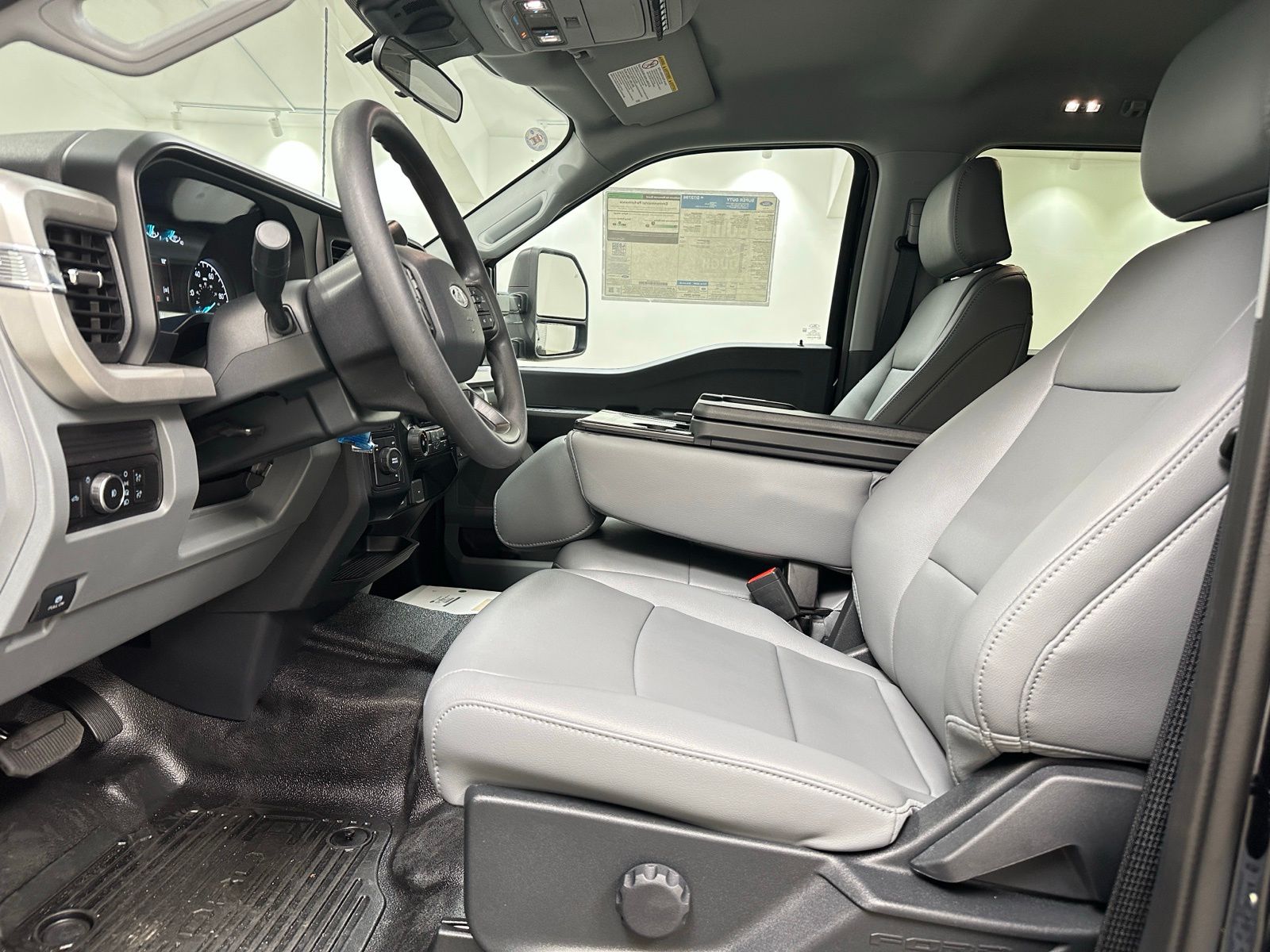 2025 Ford F-350 Super Duty Chassis Cab XL - Photo 11