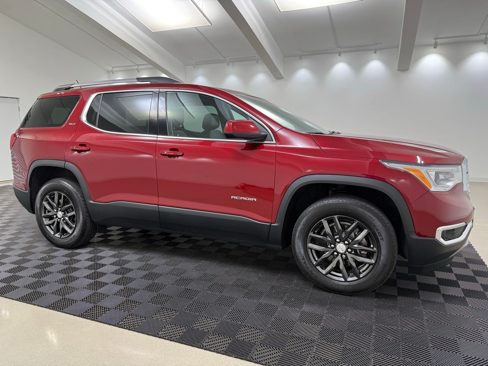2019 GMC Acadia SLT-1's photo