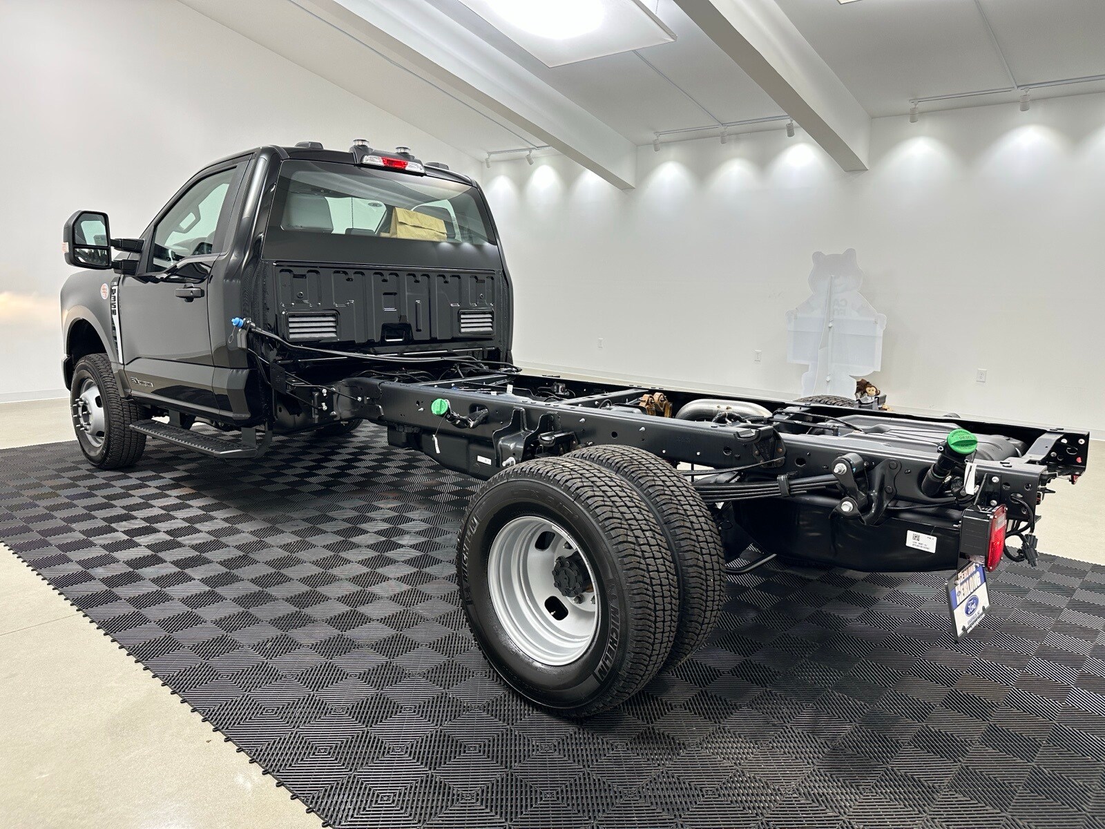 2025 Ford F-350 photo 4