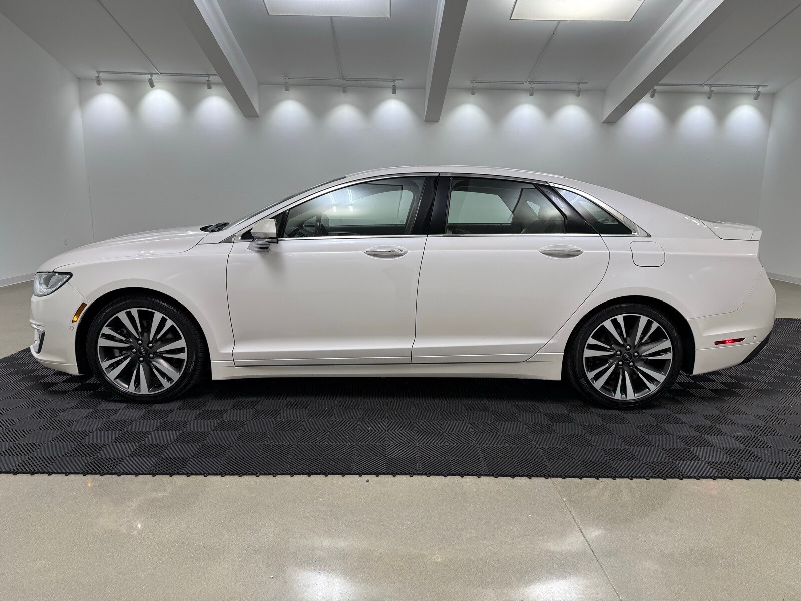2019 Lincoln MKZ Reserve photo 4