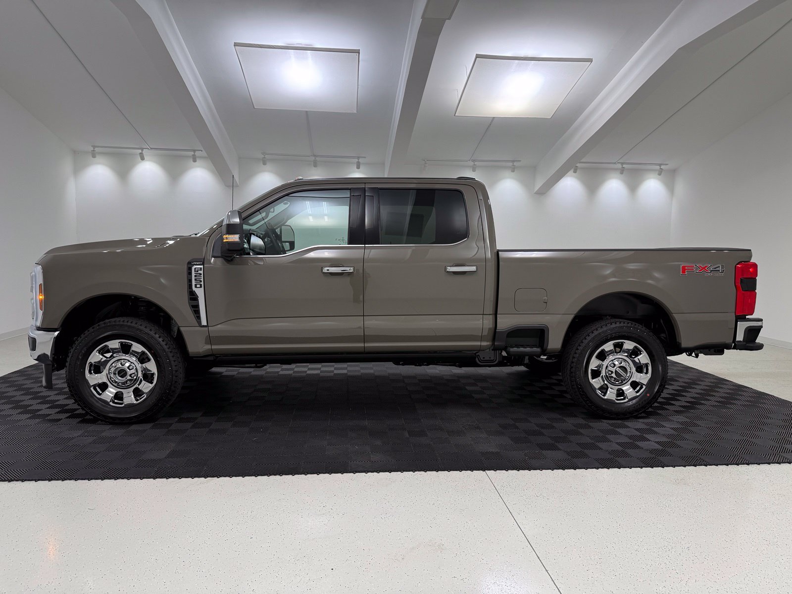 New 2027 Ford F-250SD Lariat Truck