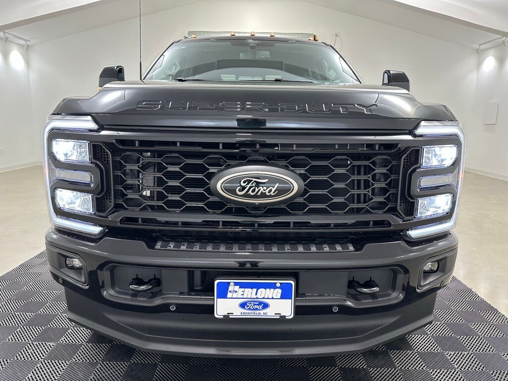 2025 Ford F-250 photo 2