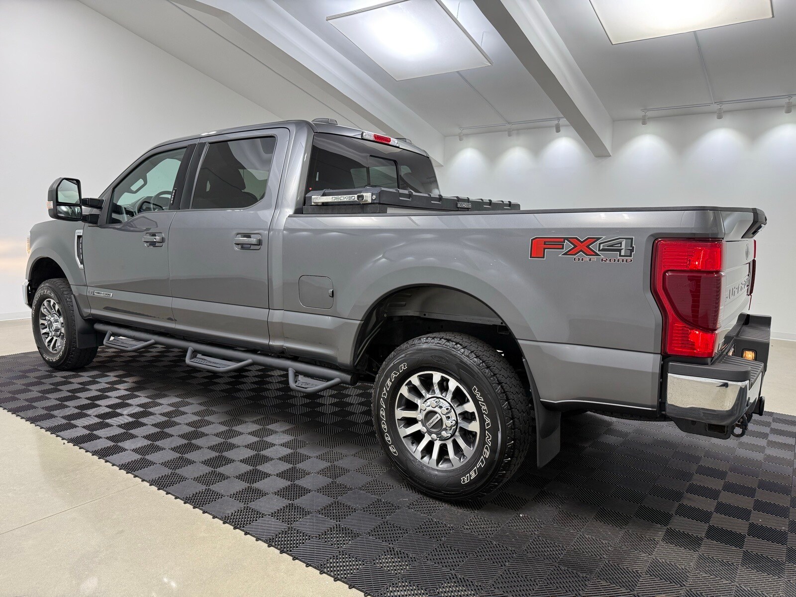 2022 Ford F-250 Lariat photo 2