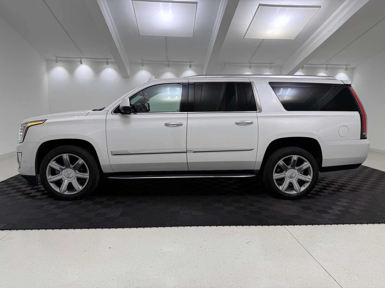 Used 2019 Cadillac Escalade ESV Luxury SUV
