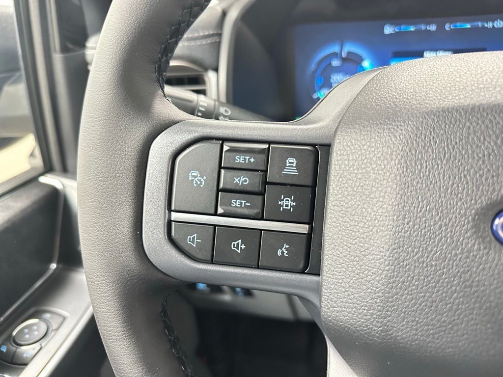2025 Ford F-150 Lightning Flash - Photo 24