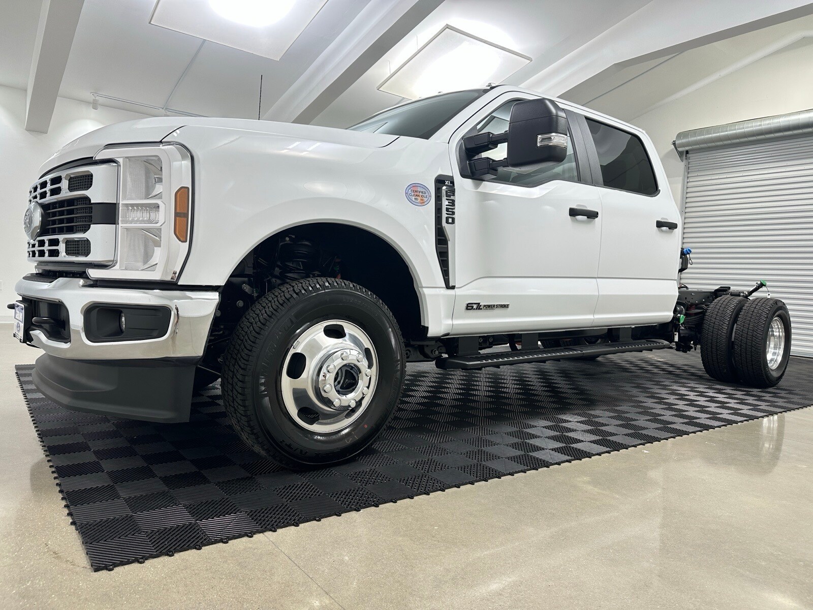 2025 Ford F-350 photo 3