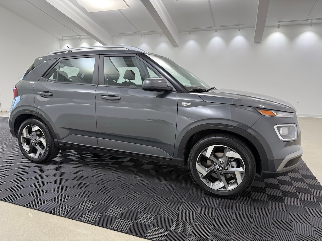 Used 2024 Hyundai Venue SEL SUV