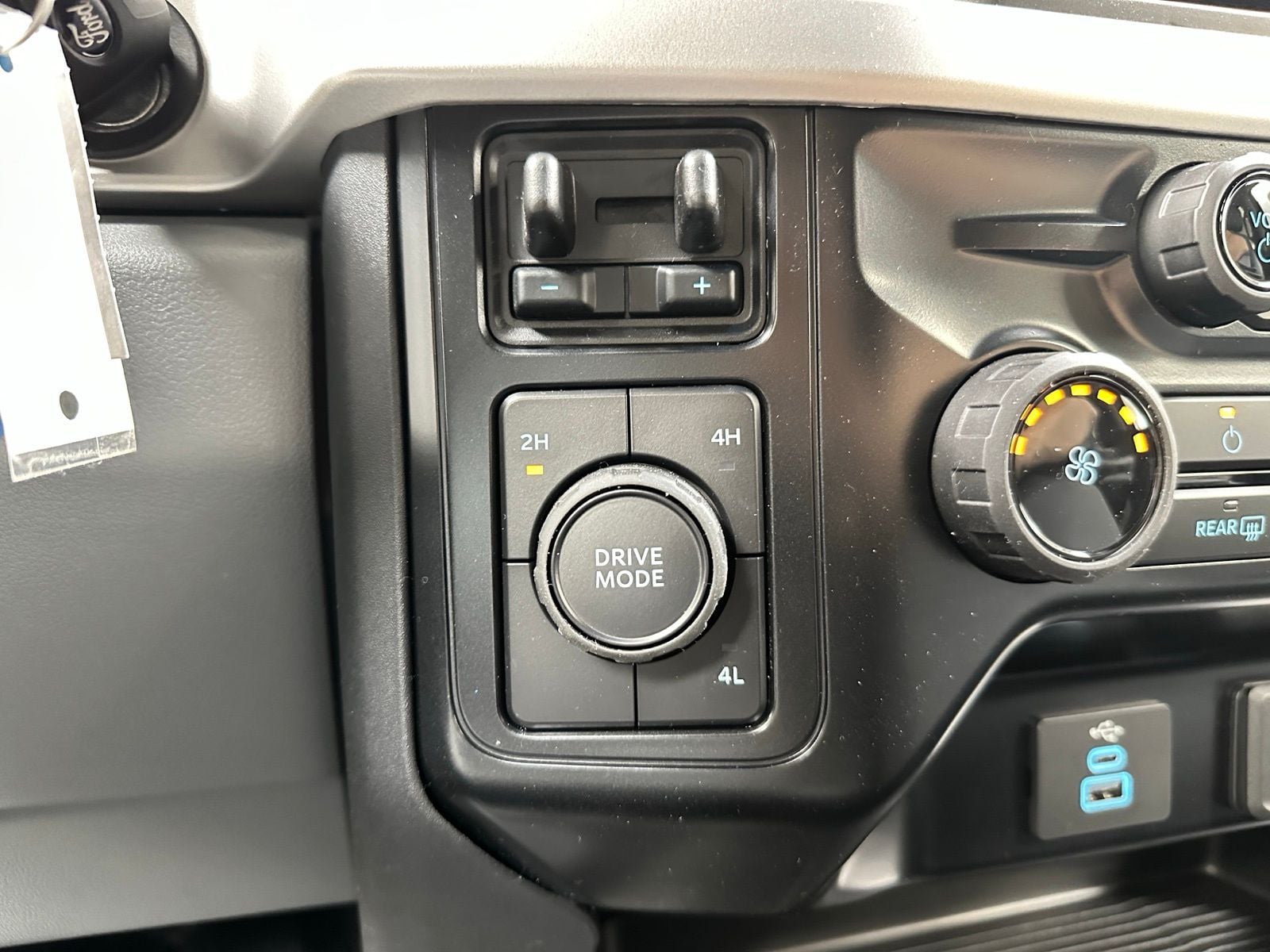 2025 Ford F-350 Super Duty Chassis Cab XL - Photo 27