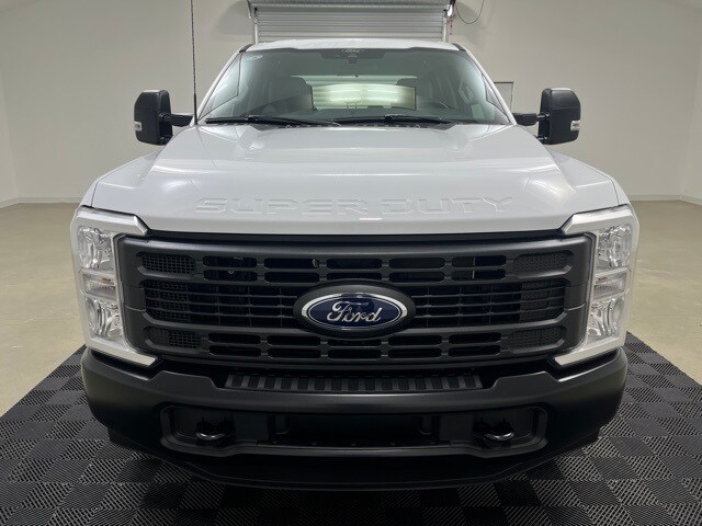 2024 Ford F-350 photo 2