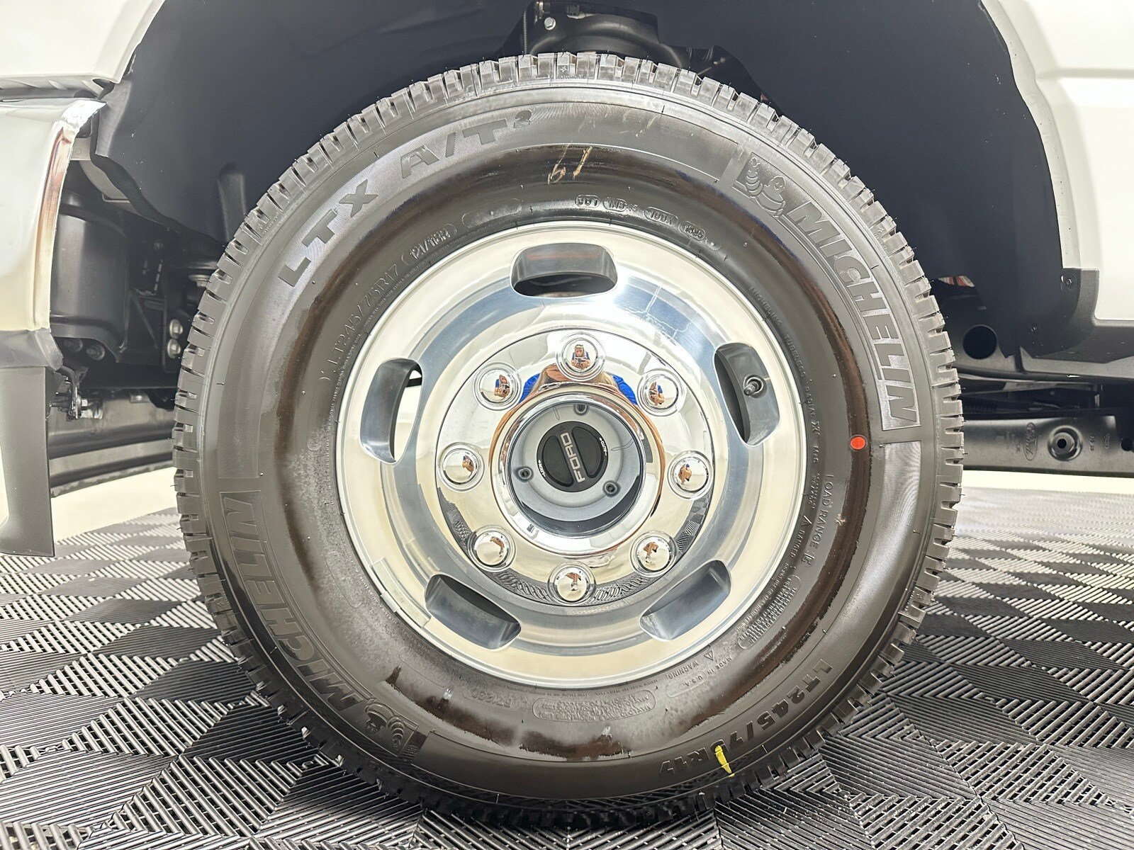 2025 Ford F-350 photo 3