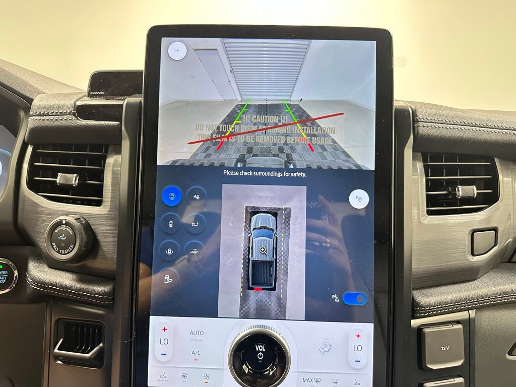 2025 Ford F-150 Lightning Flash - Photo 27