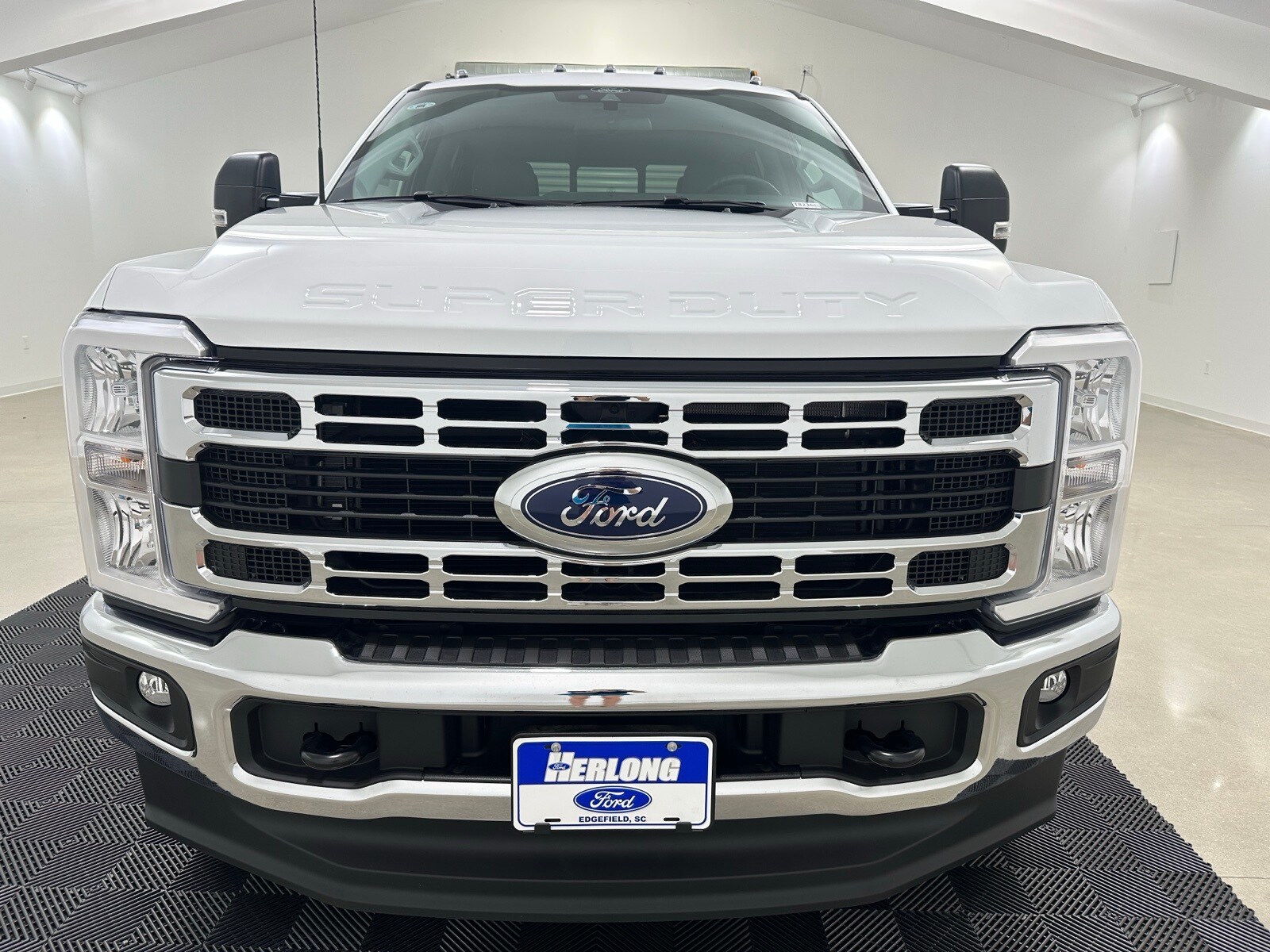 2025 Ford F-350 photo 2