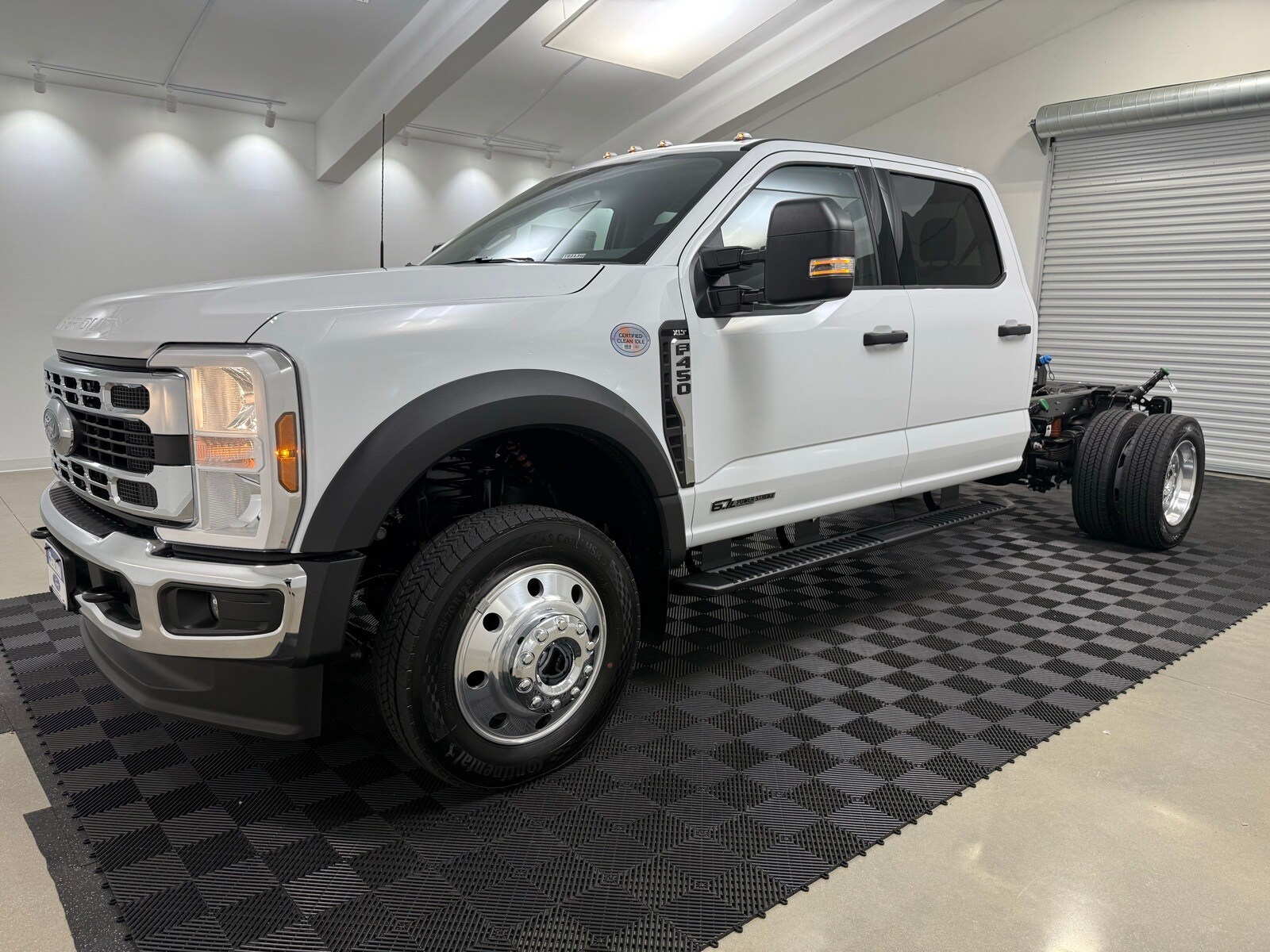 2025 Ford F-450 photo 3